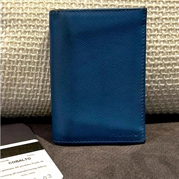 Certified Prada Saffino Leather Authentic Blue Vertical Card Holder 4x3 - Picture 1 of 11